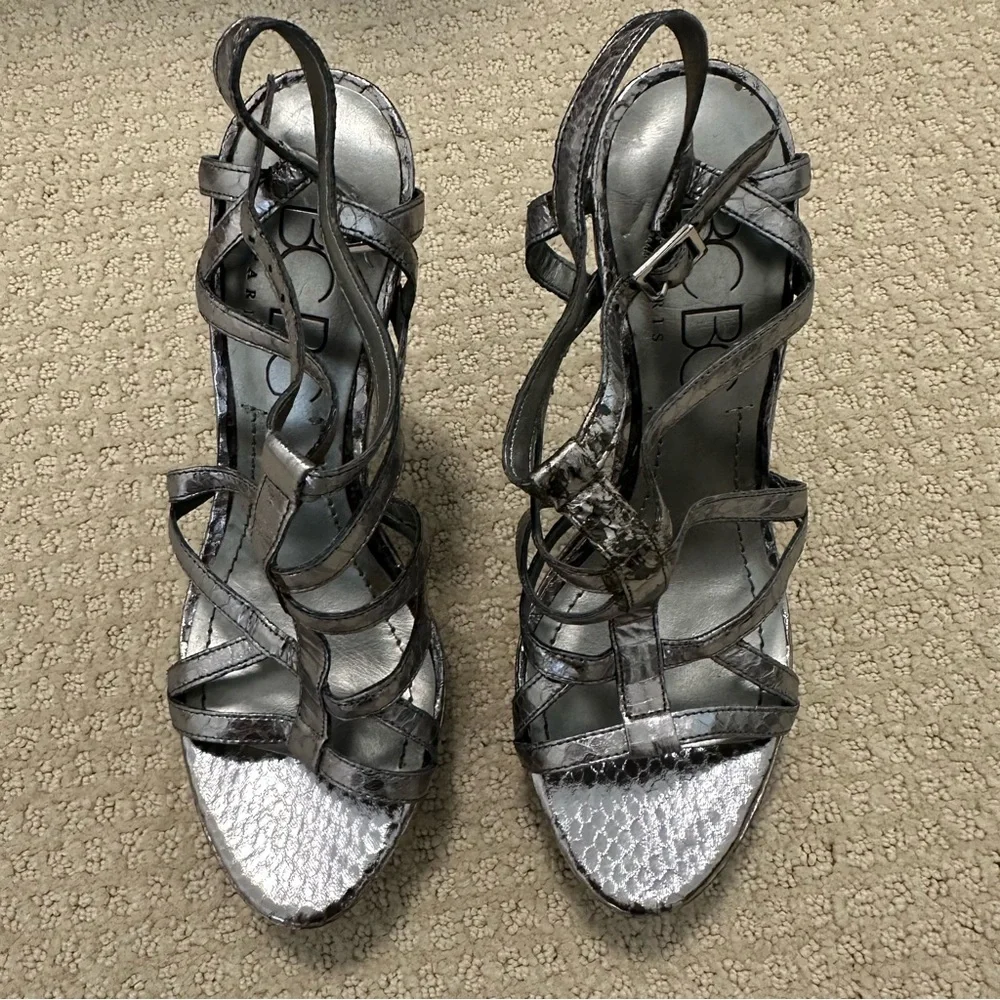 BCBG New Without Box Strappy Platform Snake Pattern Silver Heels Size 5.5! - Picture 8 of 9